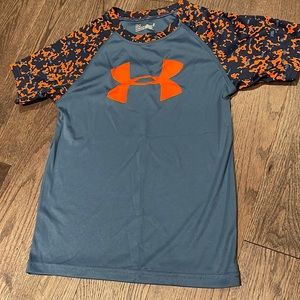 10/10 sz 6 Under Armour youth athletic Tshirt